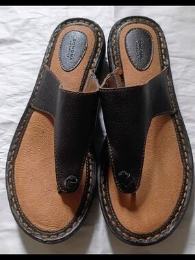 Sonoma Women's Black Leather Toe-Post Sandals